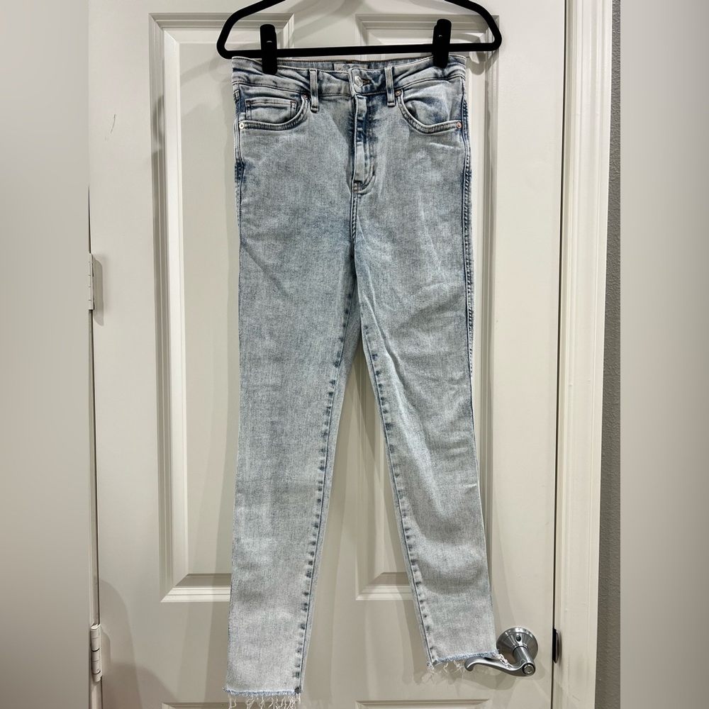 We The Free acid wash raw hem ankle jean size 29